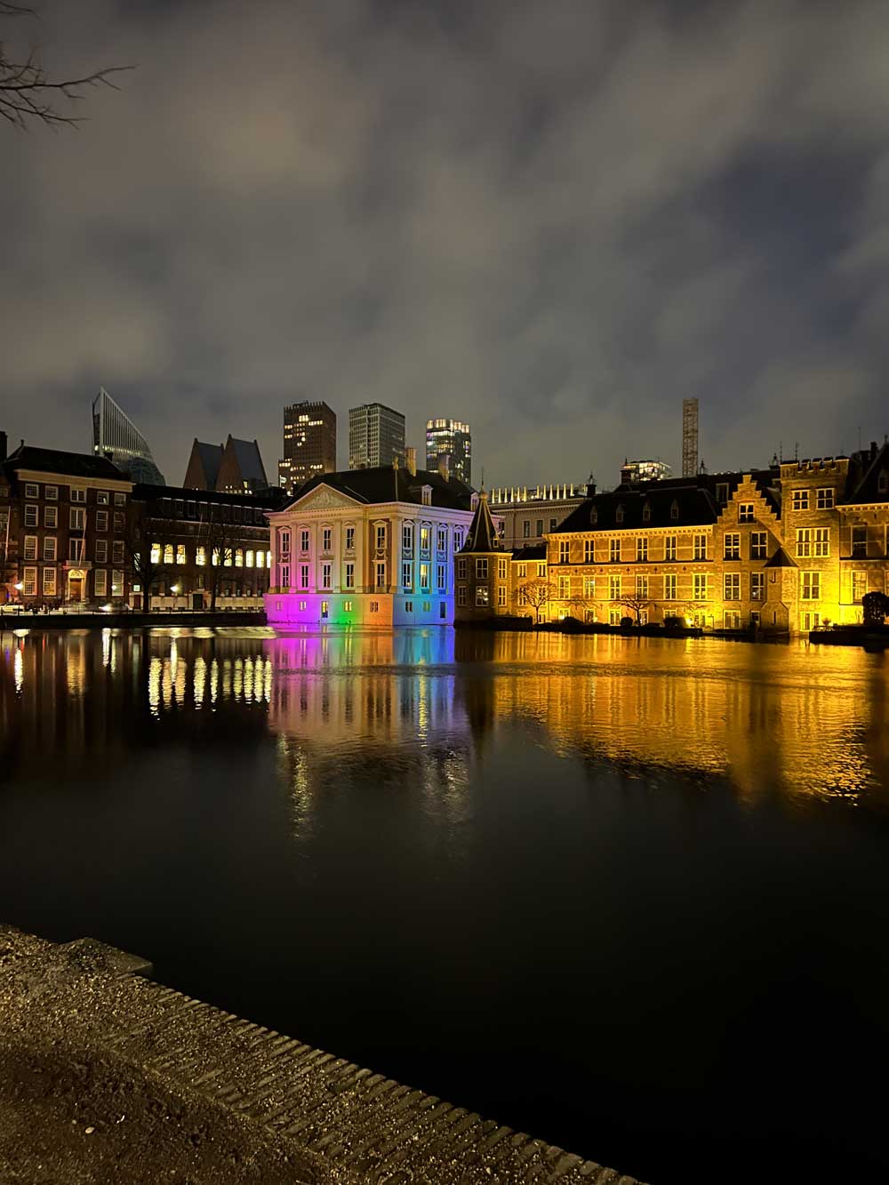 The Mauritshuis museum and Binnenhof parliament illuminated at night and reflected in the Hofvijver lake, The Hague — AN Art Advisory European base